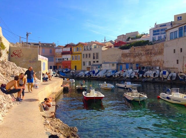 Il bagno nel porticciolo della Malmousque - foto di Elisa Chisana Hoshi