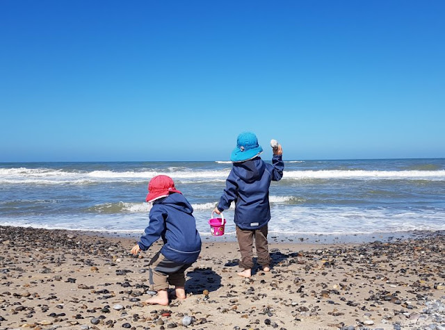 Vom Glück der Anreise nach Dänemark. Am ersten Tag geht es natürlich noch an den Strand mit den Kindern.
