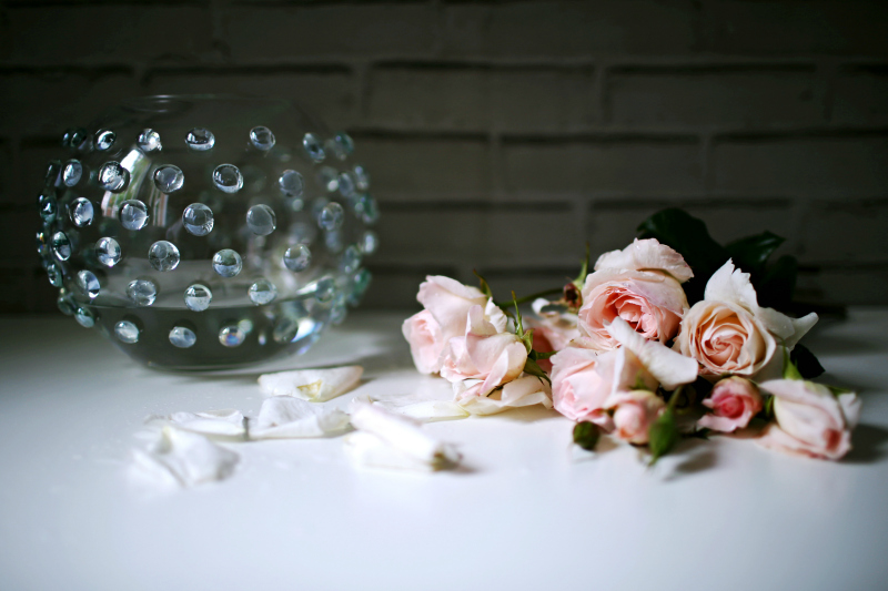 Burica - Los jarrones de cristal son elementos ideales para decorar los  espacios de tu casa. Este jarrón puede llenarse de piedras o con flores  secas.