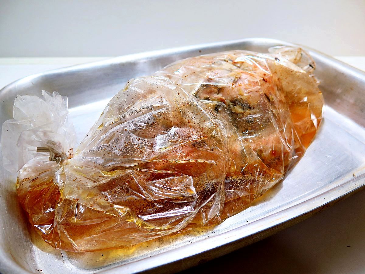 Пакеты для запекания. Мясо в духовке из свинины в рукаве. Свинина с картошкой в рукаве для запекания. Овощи в рукаве для запекания. Пакеты для запекания на углях.