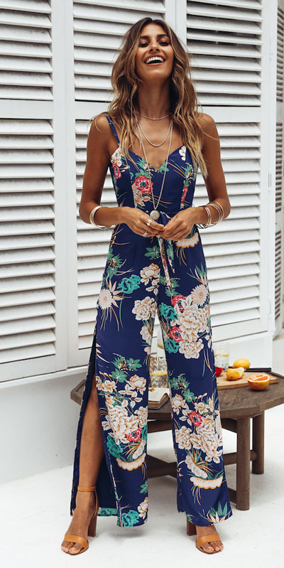 Do you like comfortable & cozy dress outfits? See these 29 Best Casual Dressy Outfits to Look Fantastic. Women's Style + Fashion via higiggle.com | Floral Jumpsuit | #fashion #jumpsuit #casualoutfits #floral