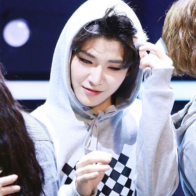 COREA MODA : BOYS24 expulsó a Lee Hwayoung en San Valentín