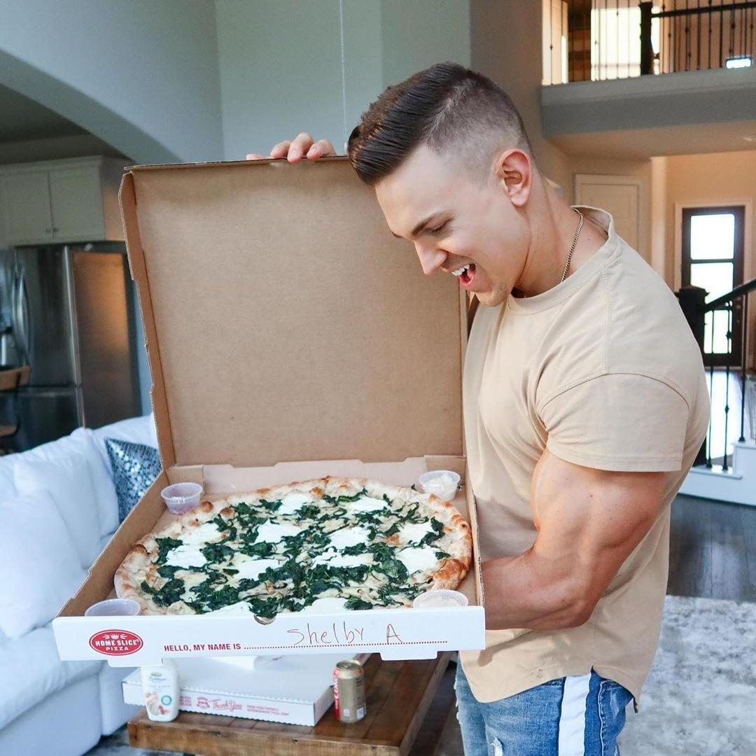 cute-strong-muscle-biceps-bro-pizza-delivery-house-home-smiling-happiness