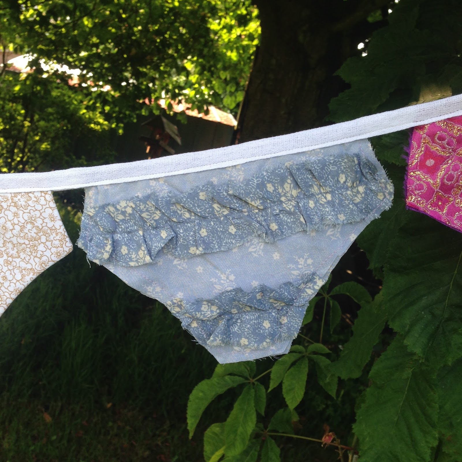 The Summerhouse by the sea Knicker Bunting
