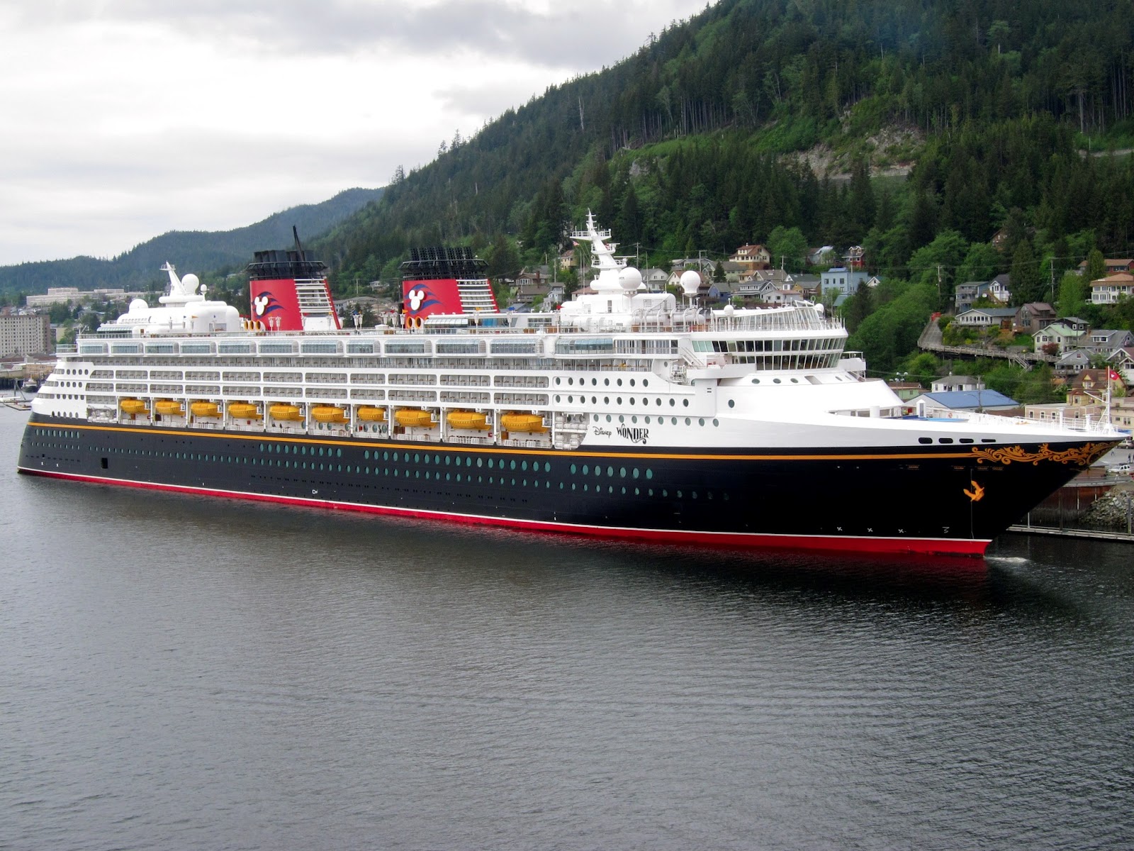Superliners Disney Wonder