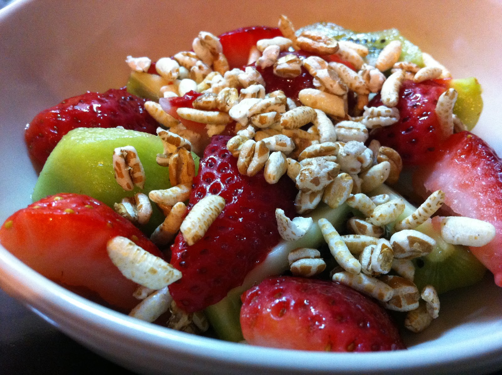 Skinny Simple Recipes Strawberry, kiwi and Puffed Cereals