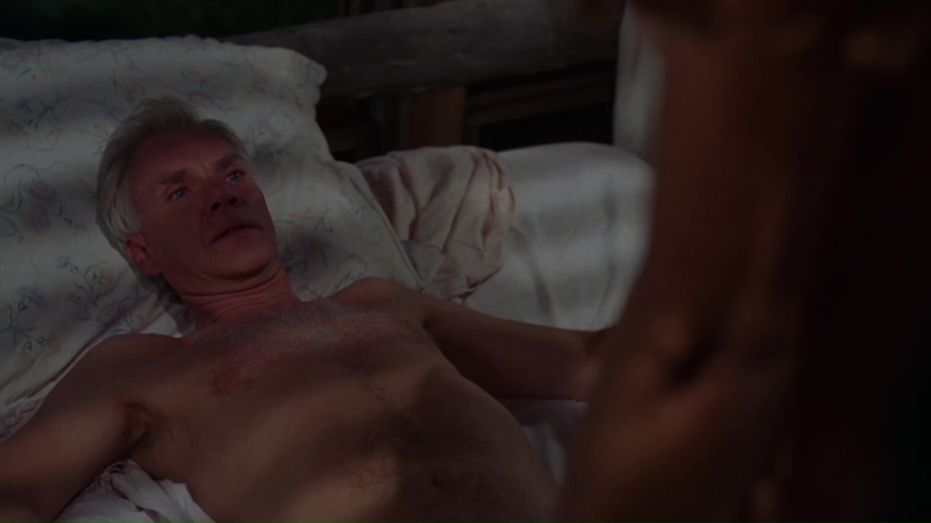 Malcolm McDowell Mostra Il Sedere.