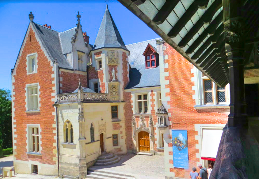 Miss HappyFeet 8 Reasons to Visit Chateau du Clos Lúce (Leonardo da