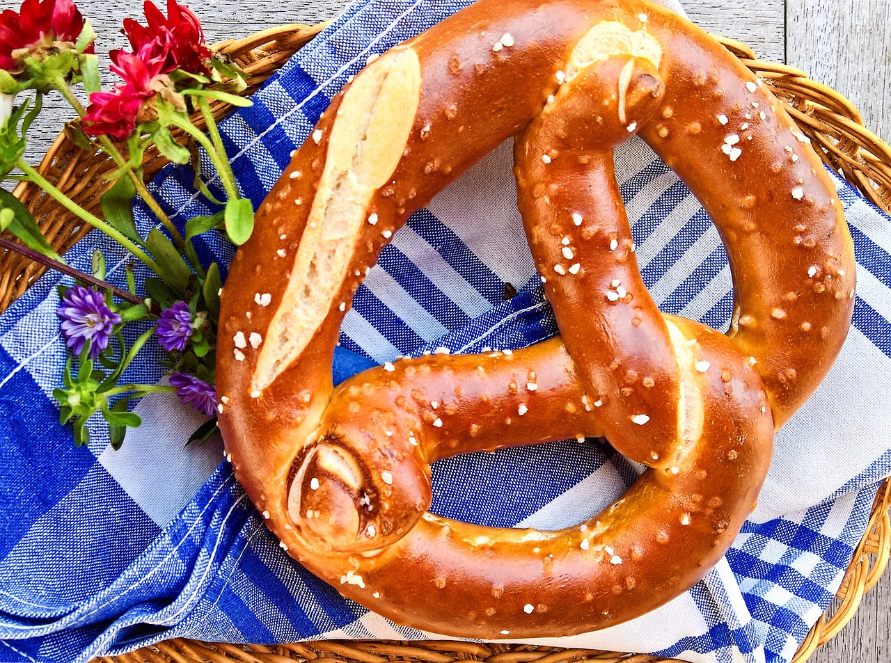 ラウゲンブレッツェル(Laugenbrezel)のレシピドイツのパン｜おいしい旅
