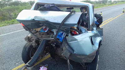 Ipirá: Jovens morrem atropelados por caminhão ao empurrarem carro quebrado na BA-052
