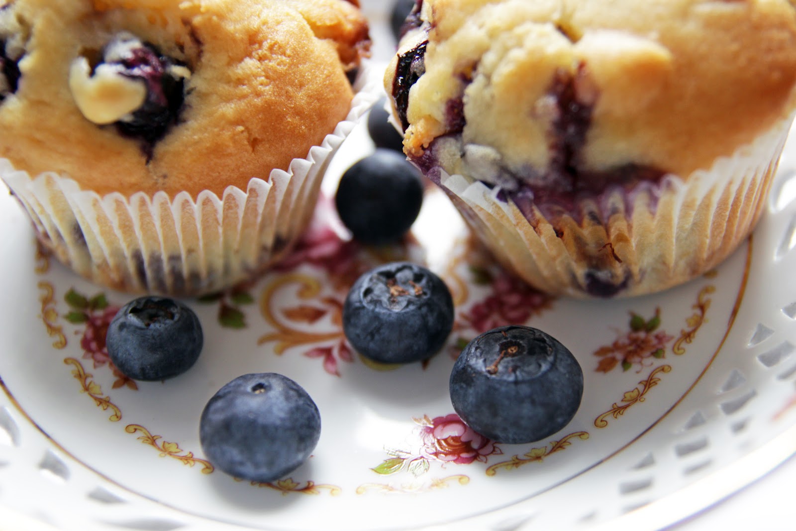 piepmatz: Rezept: Blaubeer-Muffins mit weißer Schokolade.