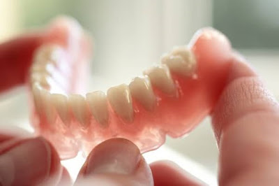 Răng giả tháo lắp nhựa dẻo hiệu quả nhất cho ai?-1