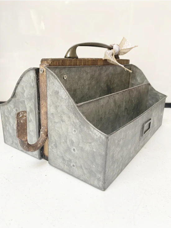 side view of tote