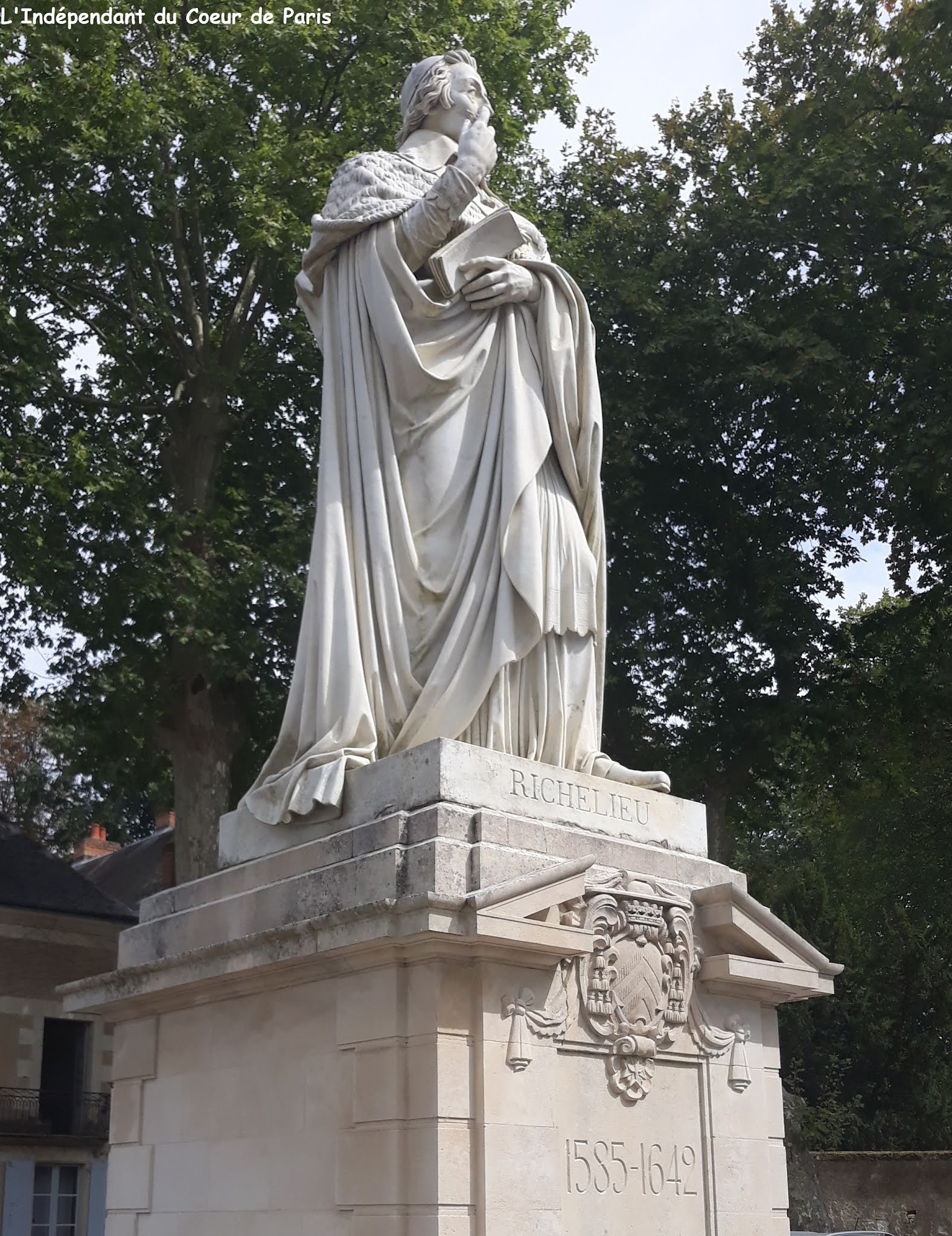 L'Indépendant du Coeur de Paris MMCCCXXXIV La statue du Cardinal de