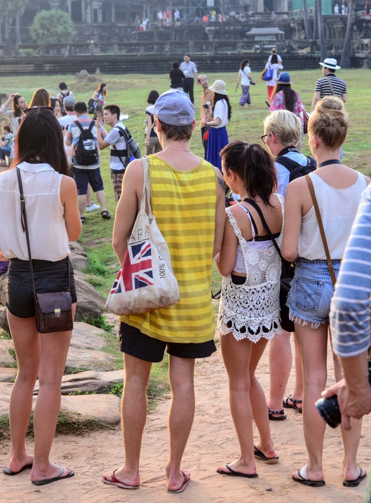 Inappropriate Outfits are Banned at Angkor Wat Vietnam Stay News