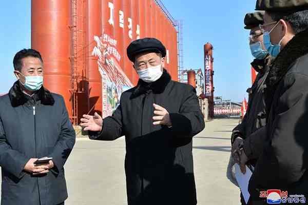 Kim Tok Hun at the construction sites of the project for creating the C1 chemical industry