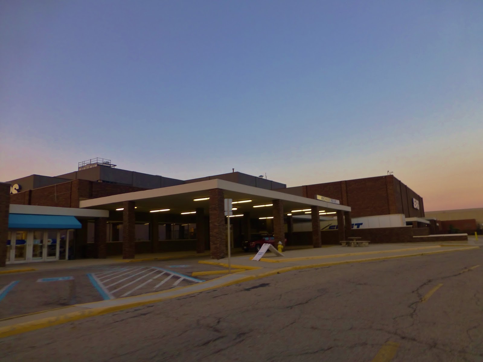 Dead And Dying Retail Westland Mall In Columbus Ohio