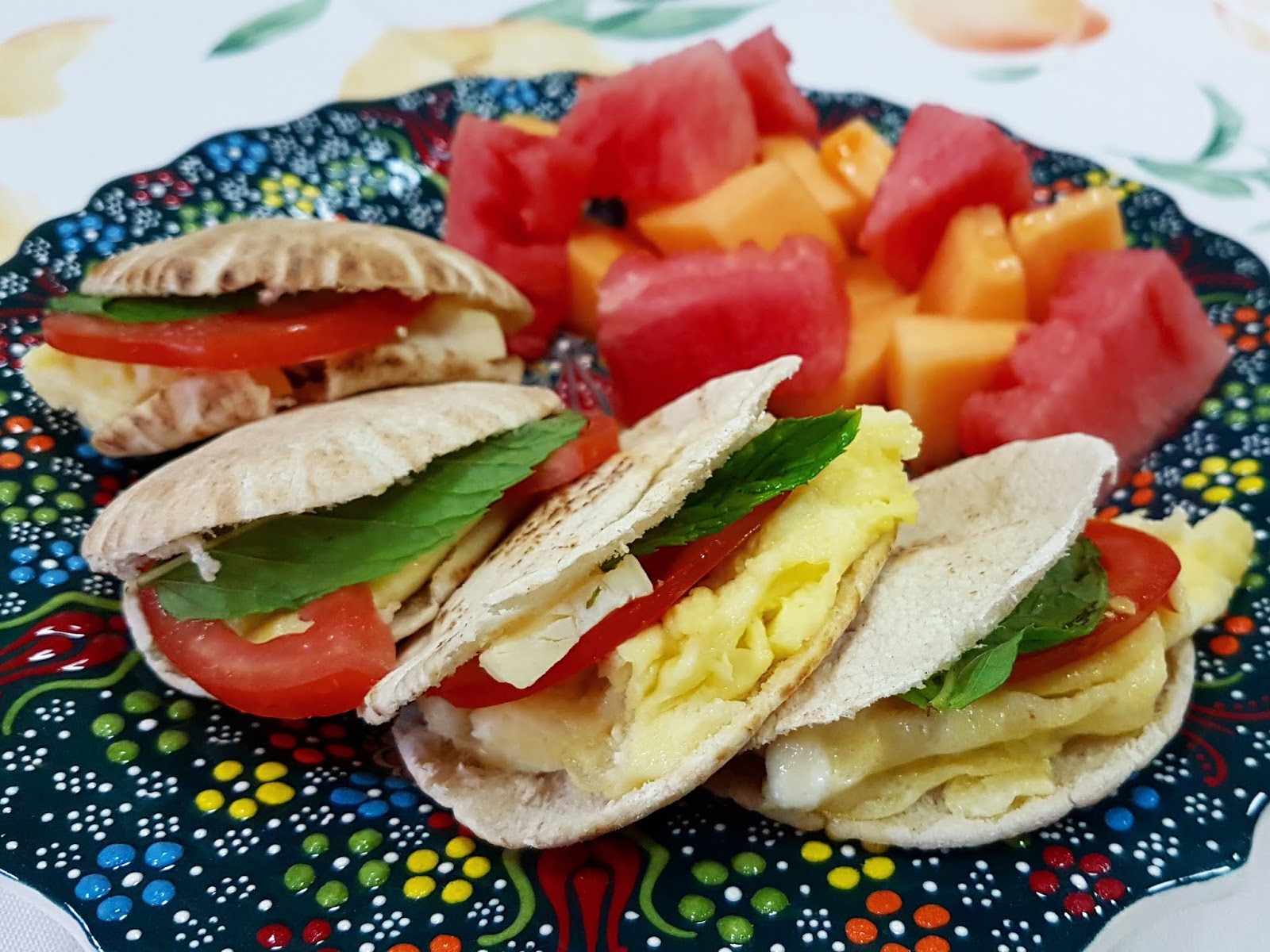 Maryam's Culinary Wonders: 1408. Breakfast Egg Sandwiches