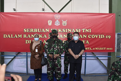 Kasum TNI Tinjau Pelaksanaan Serbuan Vaksinasi Covid-19 Terhadap Ribuan Babinsa dan Babinpotdirga di Solo
