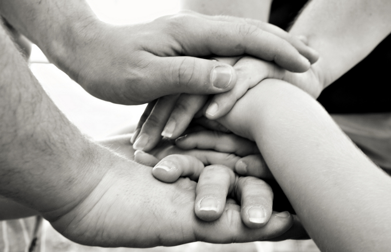 семья это любовь поддержка. семья поддержит. семья поддержит. родители и дети. семья поддержит.