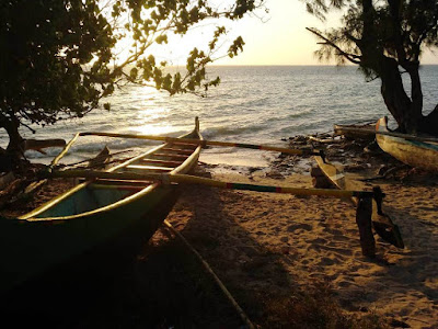piragua-tradicional-vezo-en-playas-de-ifaty-madagascar-enlacima