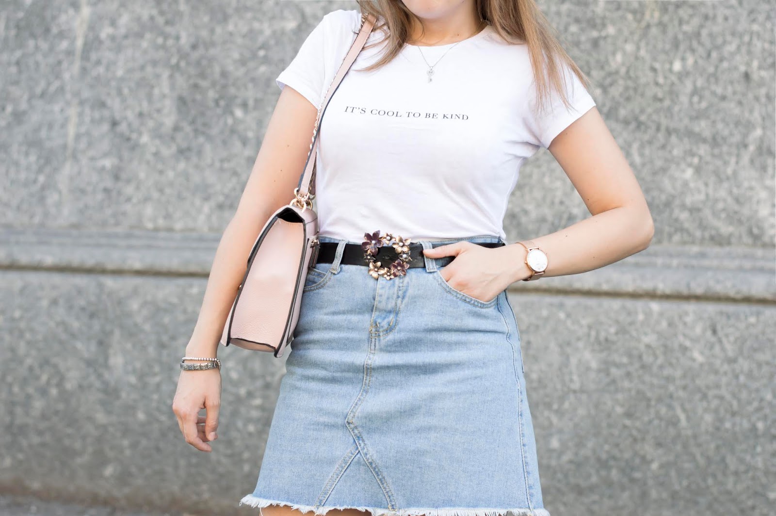 Back to Basics: T-Shirt bianca & Gonna in Denim | Ellysa