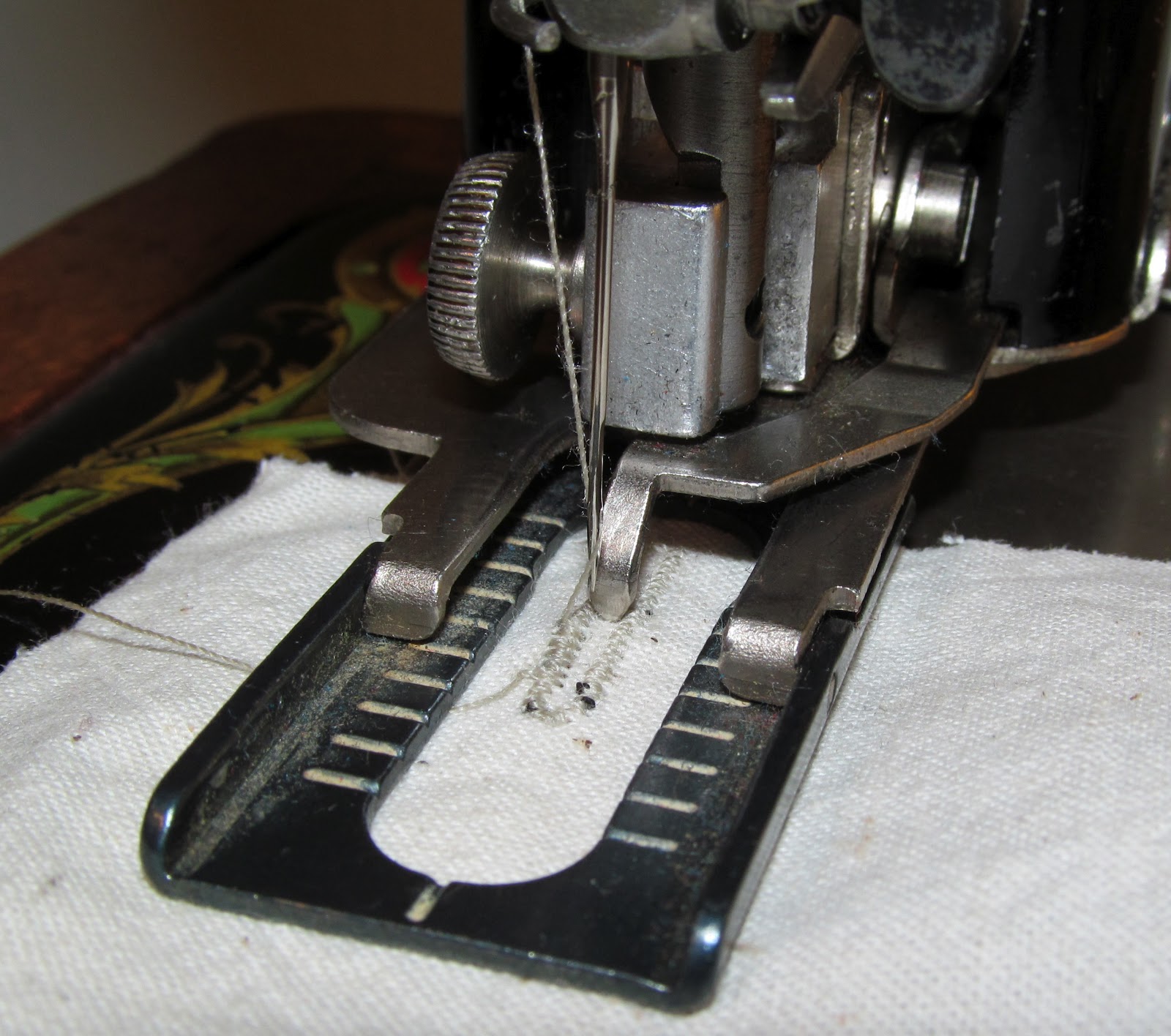 Trampled by Geese Singer 128 How to use the vintage buttonholer (it