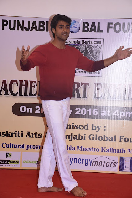 16. Actor Manik Talwar Performing 16. Actor Manik Talwar Performing