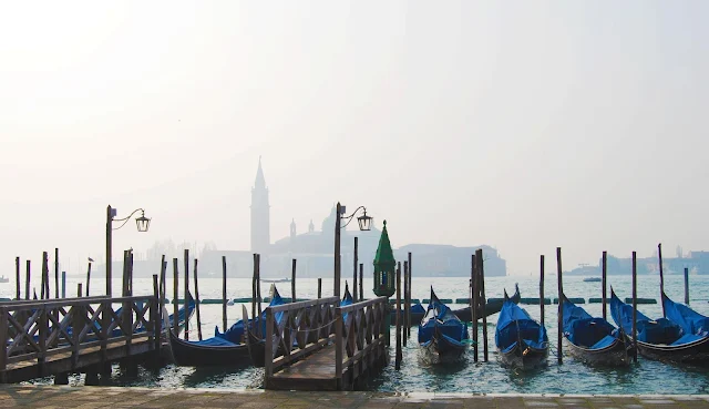 Góndolas con San Giorgio Maggiore al fondo