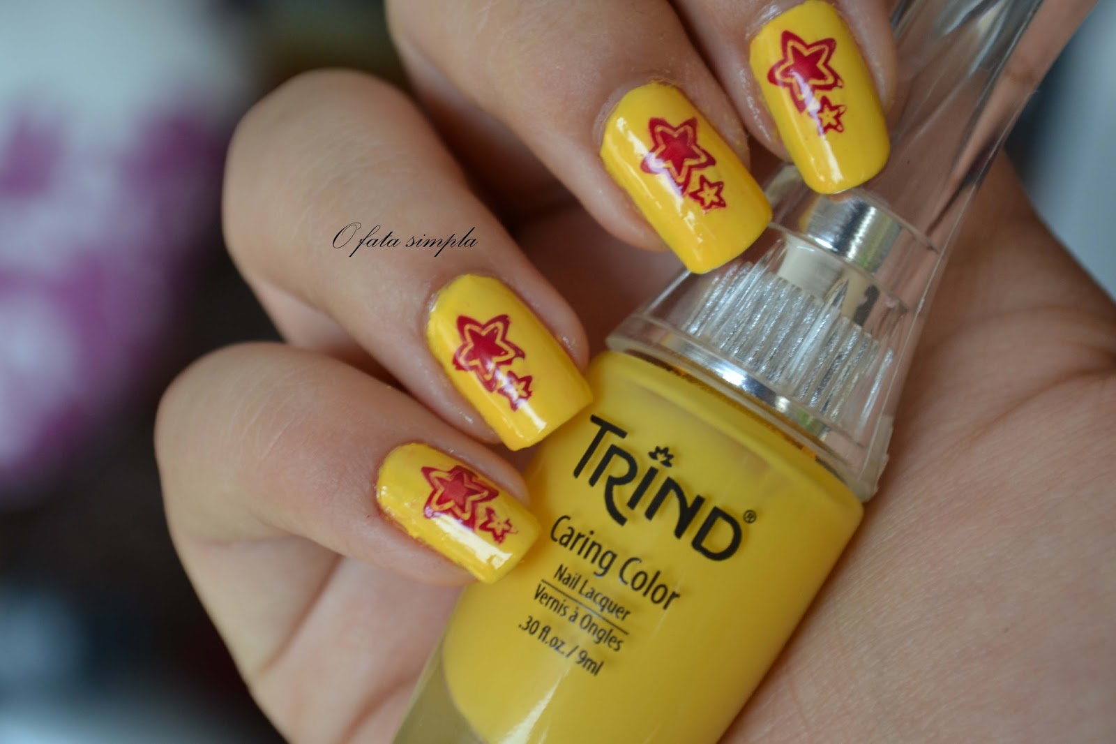 O fata simpla The perfect yellow nail polish