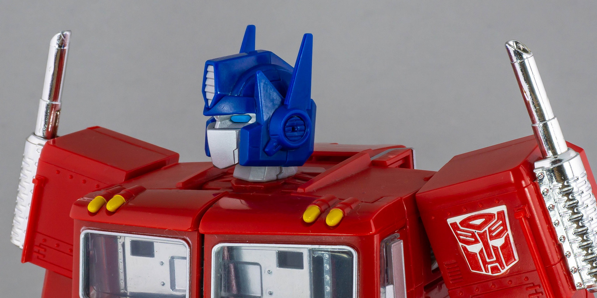 An icon of my childhood: Optimus Prime, Masterpiece version