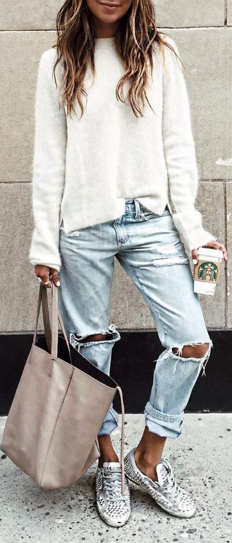 awesome fall outfit : white sweatshirt + bag + ripped jeans + sneakers