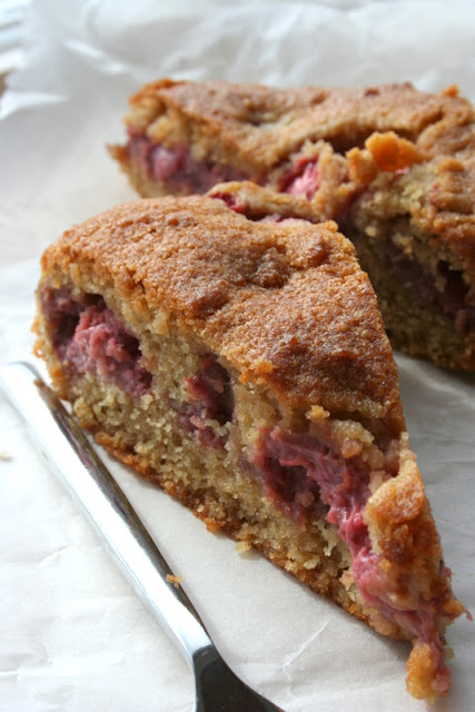 Ciasto z truskawkami i szczyptą cynamonu (Strawberry and cinnamon torte)