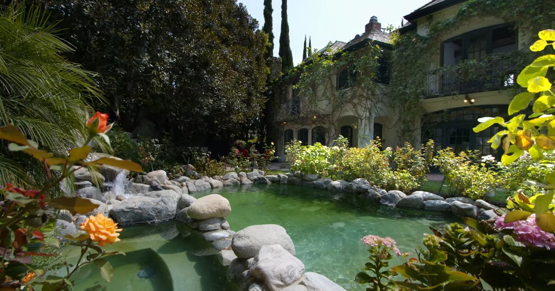33 Interior Design Photos vs. 9989 Liebe Dr, Beverly Hills, CA Luxury Home Tour