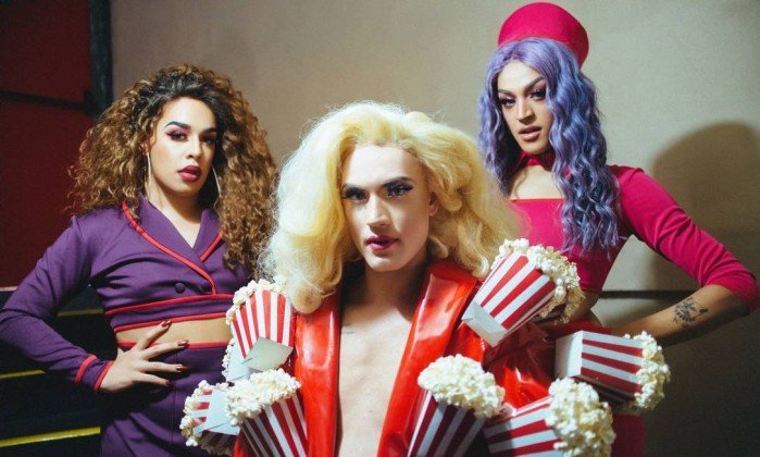 Aretuza Lovi lança clipe de “Joga Bunda” com Pabllo Vittar e Gloria Groove; assista Aretuza Lovi lança clipe de “Joga Bunda” com Pabllo Vittar e Gloria Groove; assista
