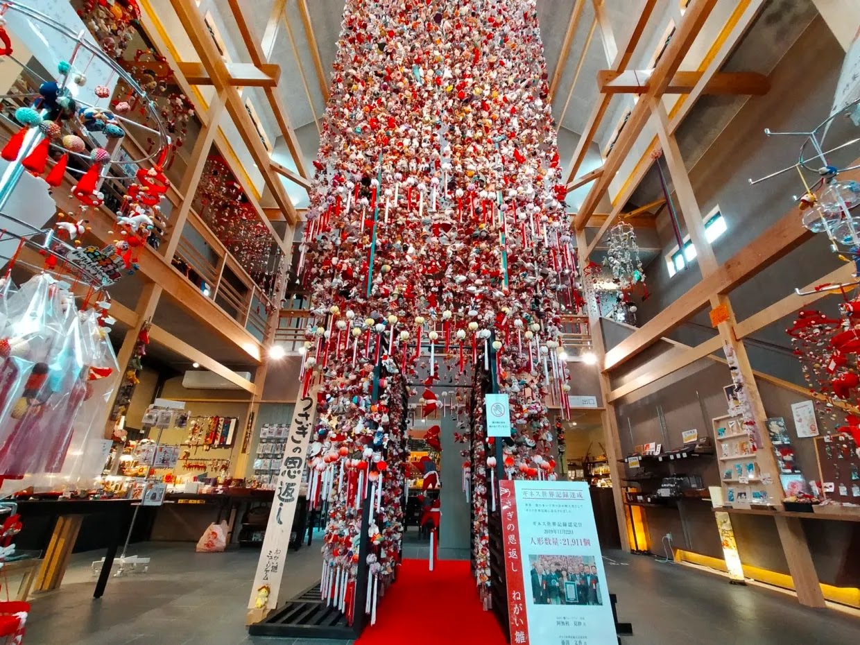 The world Guinness record-breaking giant hanging dolls at IZUMONO-en in Izumo City, Shimane Prefecture.