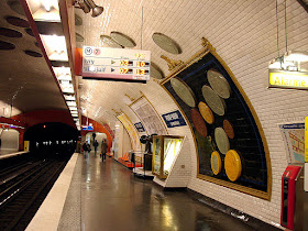 As estações de metrô mais bonitas e diferentes de Paris - Pont Neuf