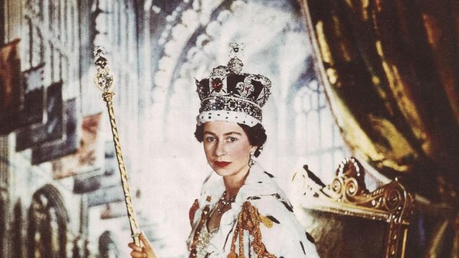 Hace 67 Años La Reina Isabel II es coronada formalmente como la Reina
