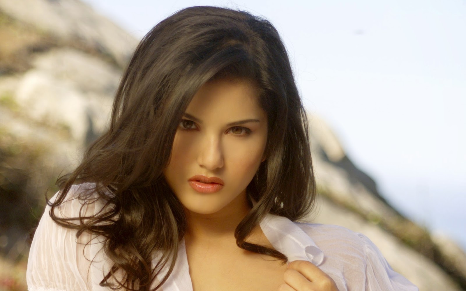 Sunny Leone in One Night Stand | Hot Images