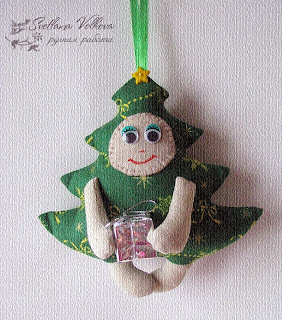 елка с подарком