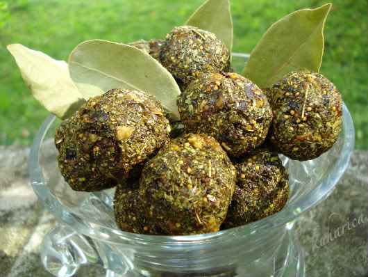 Nježno otvaranje: kuglice od suhog voća i listića sene ☆ Dried fruit and senna remedy Dried fruit and senna remedy by Laka kuharica: natural and gentle relief remedy.