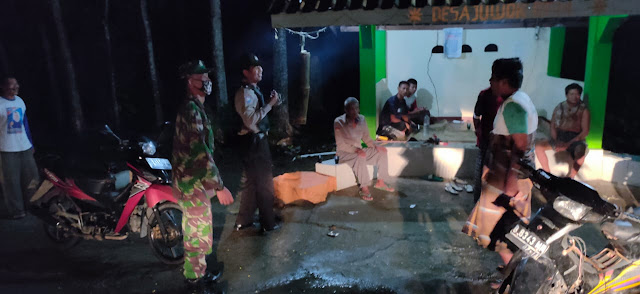 Babinsa Karanganom Laksanakan Penegakan Disiplin Protokol Kesehatan Babinsa Karanganom Laksanakan Penegakan Disiplin Protokol Kesehatan