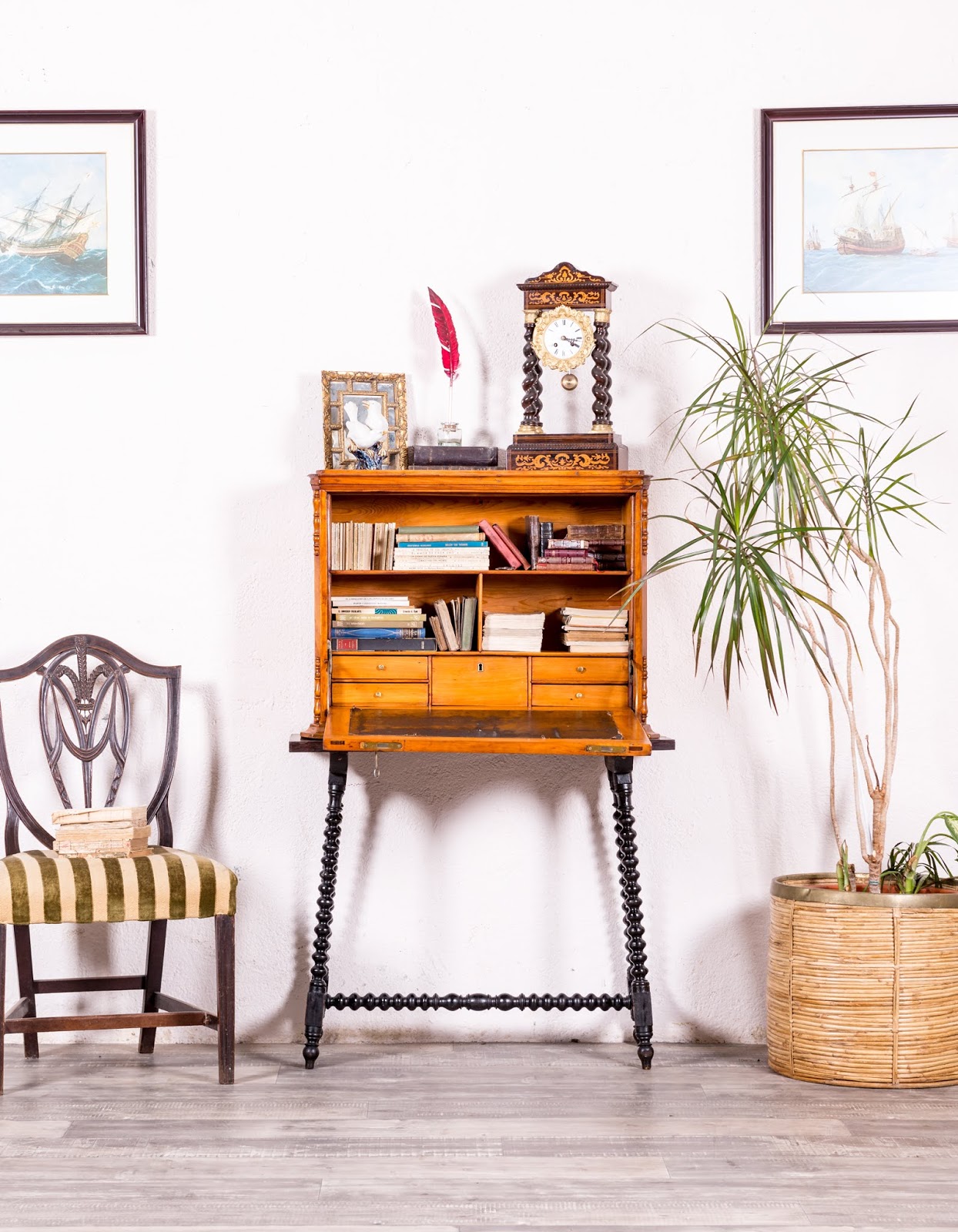 Muebles antiguos con historia a sus espaldas