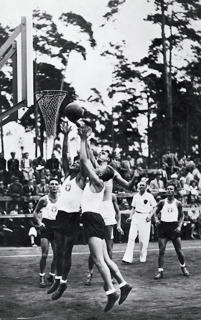 1936 Olympics in Berlin. Men's Basketball played on a clay tennis court. Baskets and Ladders. marchmatron.com 1936 Olympics in Berlin. Men's Basketball played on a clay tennis court. Baskets and Ladders. marchmatron.com
