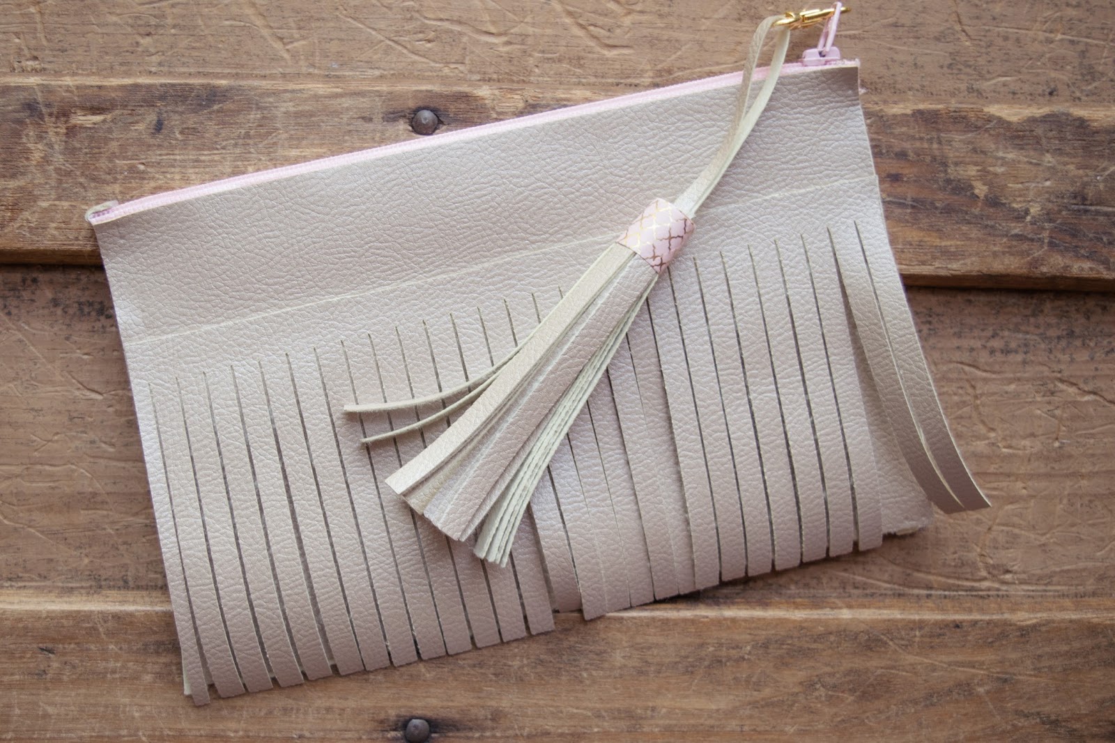 Lorrie's Story No Sew Fringed Zipper Pouch with Cricut Explore and