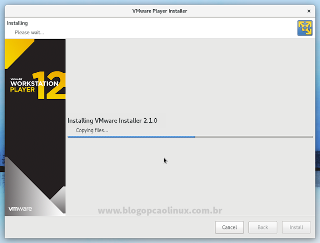 Aguarde enquanto o VMware Workstation Player instalado é instalado no sistema...