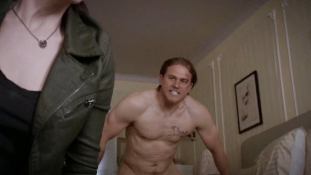 Charlie Hunnam naked bum again in Sons Of Anarchy Season 6! 