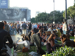 paseos con marylin_plaza de catalunya, barcelona, mayo 2011