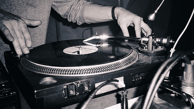 200+ Daftar Lagu Barat Tahun 80an Jadul (Love Song