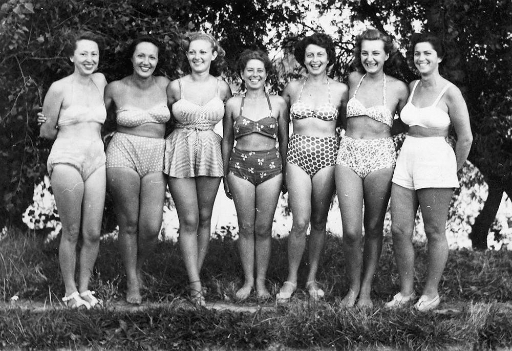 Ретро зрелые белье. Советские женщины. Советские девушки в купальниках. Советские женщины в белье.